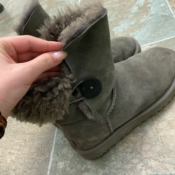 Bailey Button Uggs - Picture 3 of 5